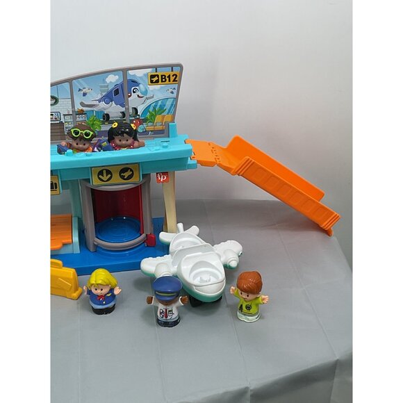 Fisher-Price Little People Everyday Adventures Airport Playset Figures Plane - Picture 3 of 7